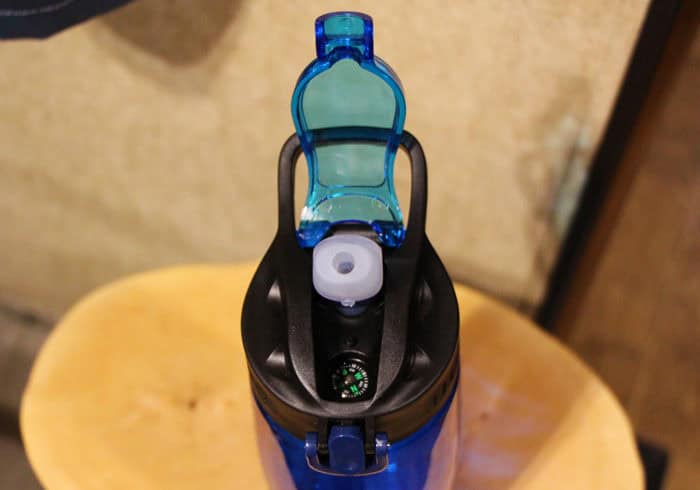 There is even a small compass inside the lid of the Simpure water filter bottle.