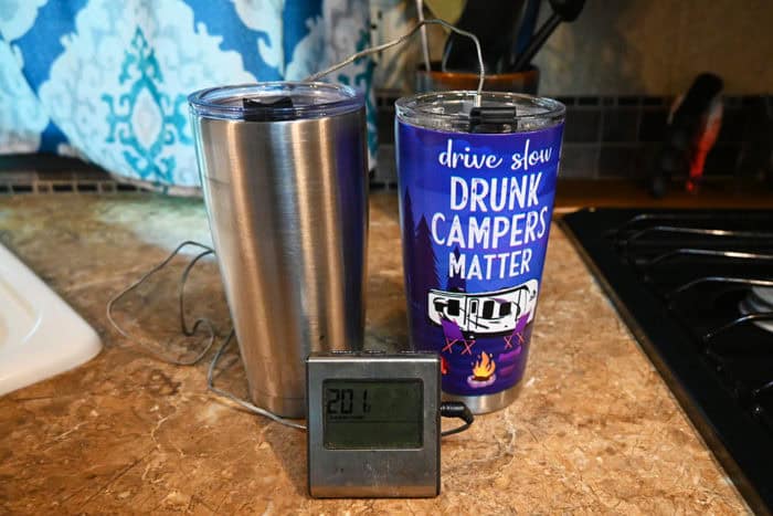 Comparing the heat holding properties of the 64Hydro tumbler with another brand