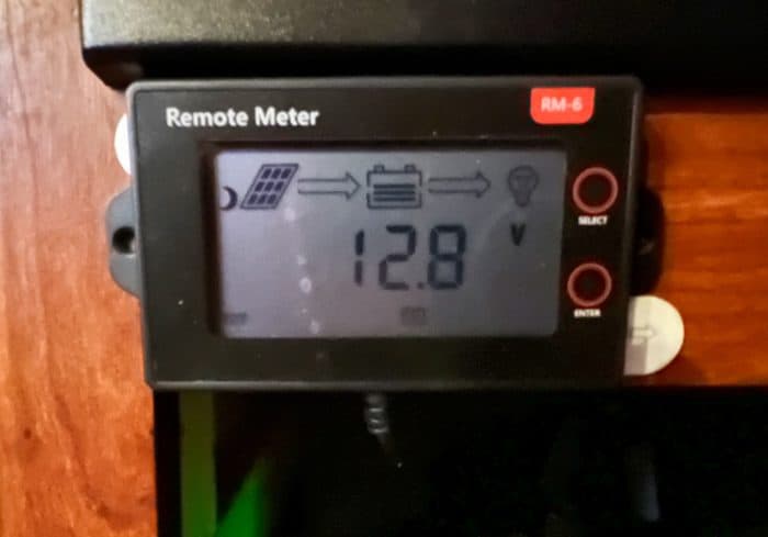 rv deep cycle battery monitor showing a fully charged AGM battery at a full charge