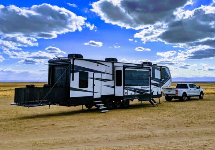 toy hauler 5th-wheel type of rv that's towable for large trucks