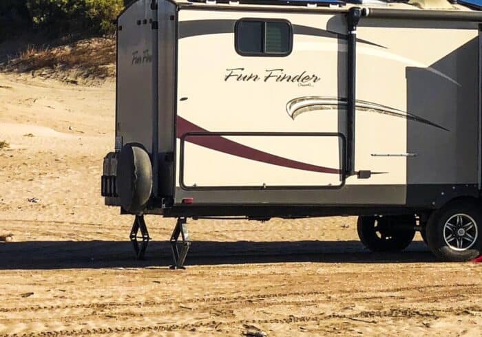 scissor rv stabilizer jacks on the back of a travel trailer camper