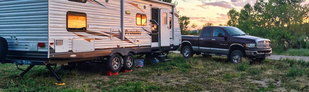 travel trailer using Andersen Hitches RV Leveling Blocks at a boondocking campsite