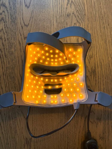 The red light therapy device by FliKEZE