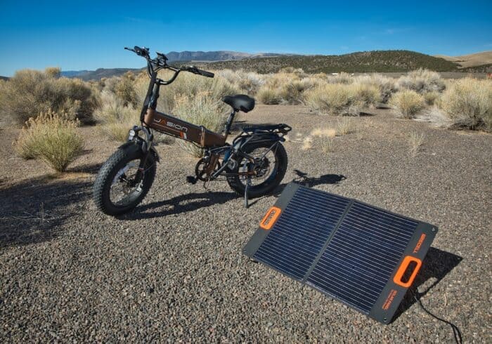 Charging the jasion hunter pro in the desert with a solar panel while rv camping